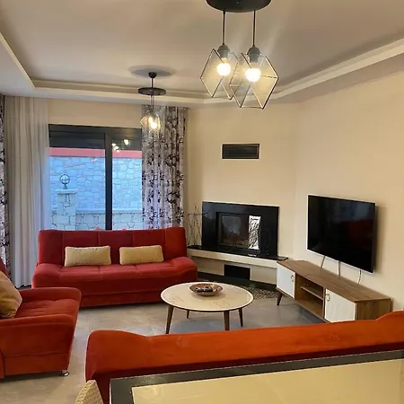 çeşme-müstakıl özel Havuzlu 4 Arti 1 *