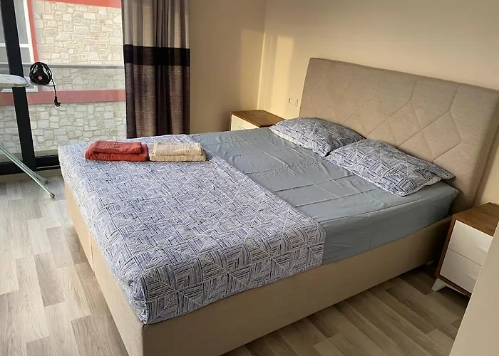 çeşme-müstakıl özel Havuzlu 4 Arti 1 * Çeşme