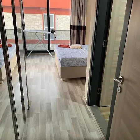 Cesme-muestakil Oezel Havuzlu 4 Arti 1