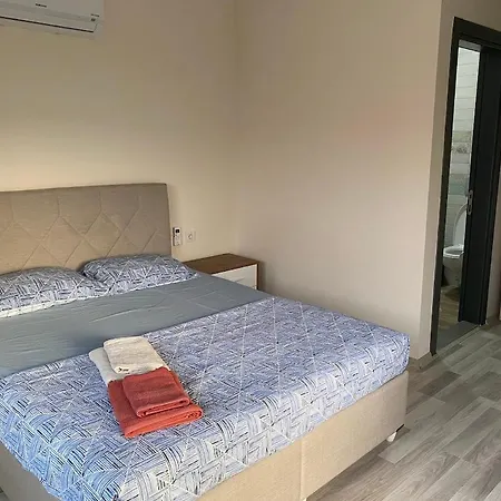 Cesme-muestakil Oezel Havuzlu 4 Arti 1