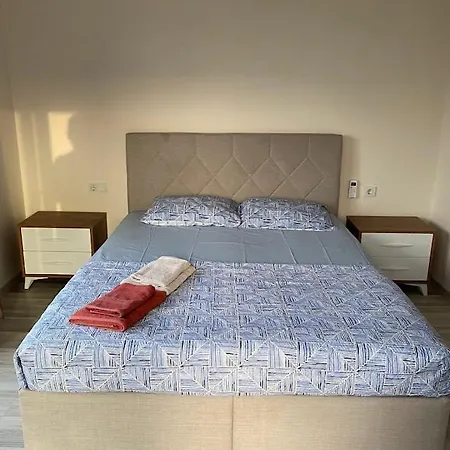 Cesme-muestakil Oezel Havuzlu 4 Arti 1 Çeşme