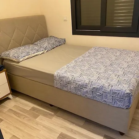 Cesme-muestakil Oezel Havuzlu 4 Arti 1 * Çeşme