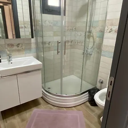 Cesme-muestakil Oezel Havuzlu 4 Arti 1 *