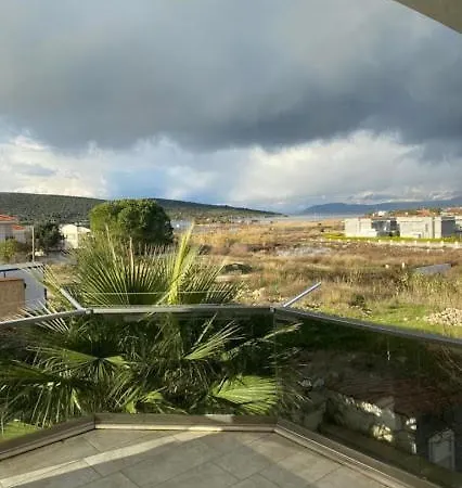 Cesme-muestakil Oezel Havuzlu 4 Arti 1 וילה Çeşme