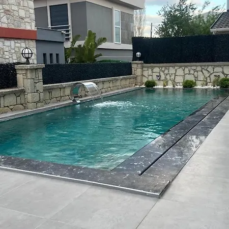 Villa Cesme-muestakil Oezel Havuzlu 4 Arti 1