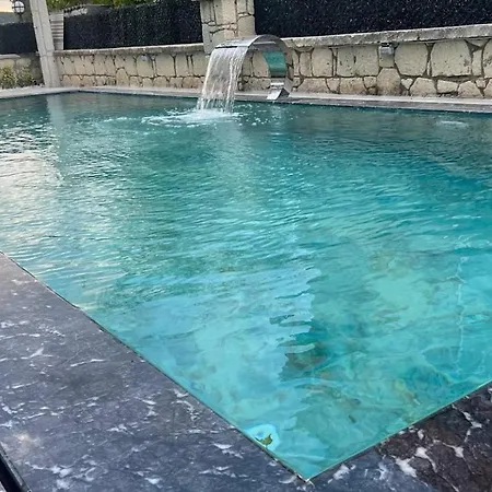 Villa Cesme-muestakil Oezel Havuzlu 4 Arti 1