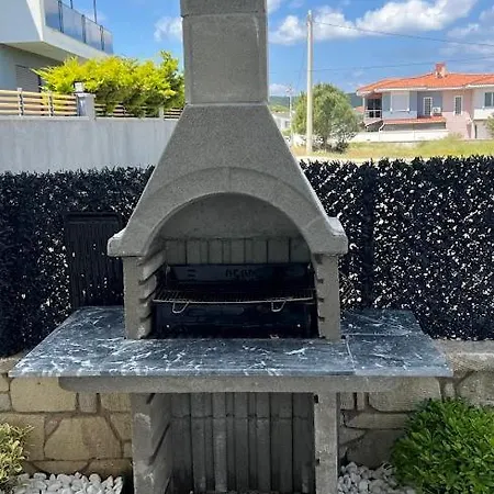 Cesme-muestakil Oezel Havuzlu 4 Arti 1 Villa *