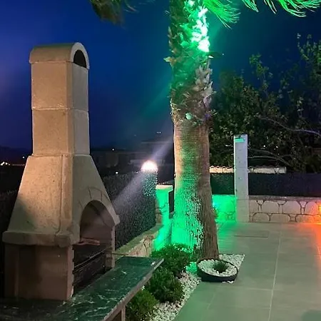 Villa Cesme-muestakil Oezel Havuzlu 4 Arti 1 *