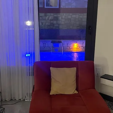 Cesme-muestakil Oezel Havuzlu 4 Arti 1 Villa