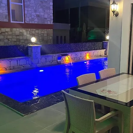 Villa Cesme-muestakil Oezel Havuzlu 4 Arti 1 Çeşme