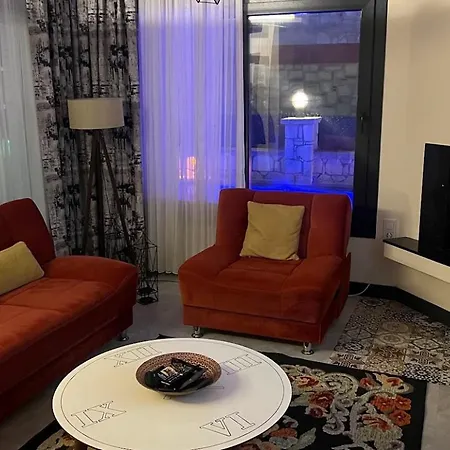 Cesme-muestakil Oezel Havuzlu 4 Arti 1 Villa Çeşme