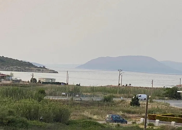 Cesme-muestakil Oezel Havuzlu 4 Arti 1