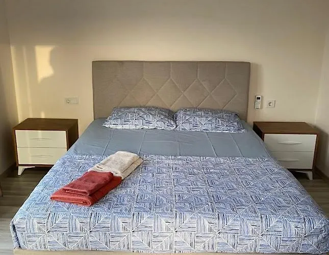 Cesme-muestakil Oezel Havuzlu 4 Arti 1 Çeşme