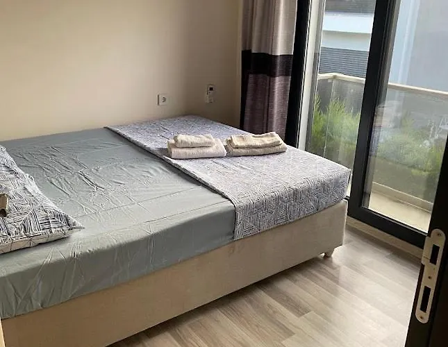 Cesme-muestakil Oezel Havuzlu 4 Arti 1 Vila *