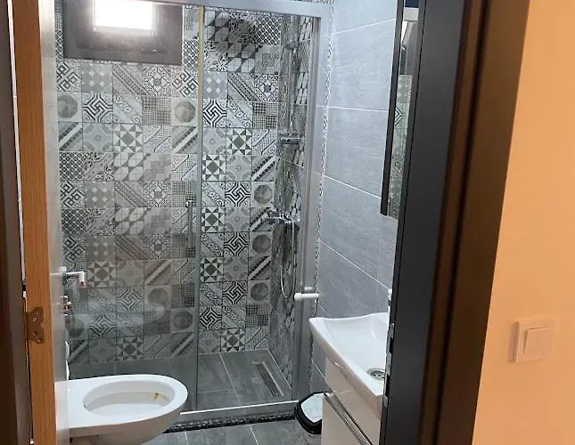 Cesme-muestakil Oezel Havuzlu 4 Arti 1 וילה