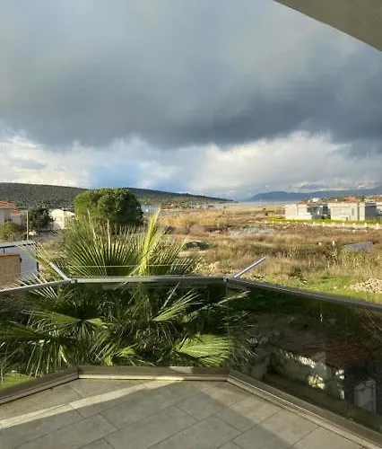 Cesme-muestakil Oezel Havuzlu 4 Arti 1 וילה Çeşme